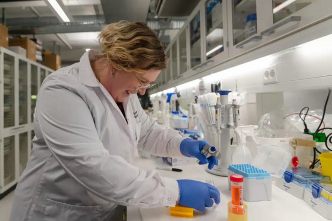 Marie Rogne at work. Photo: Jorunn Valle, Norwegian Cancer Society.